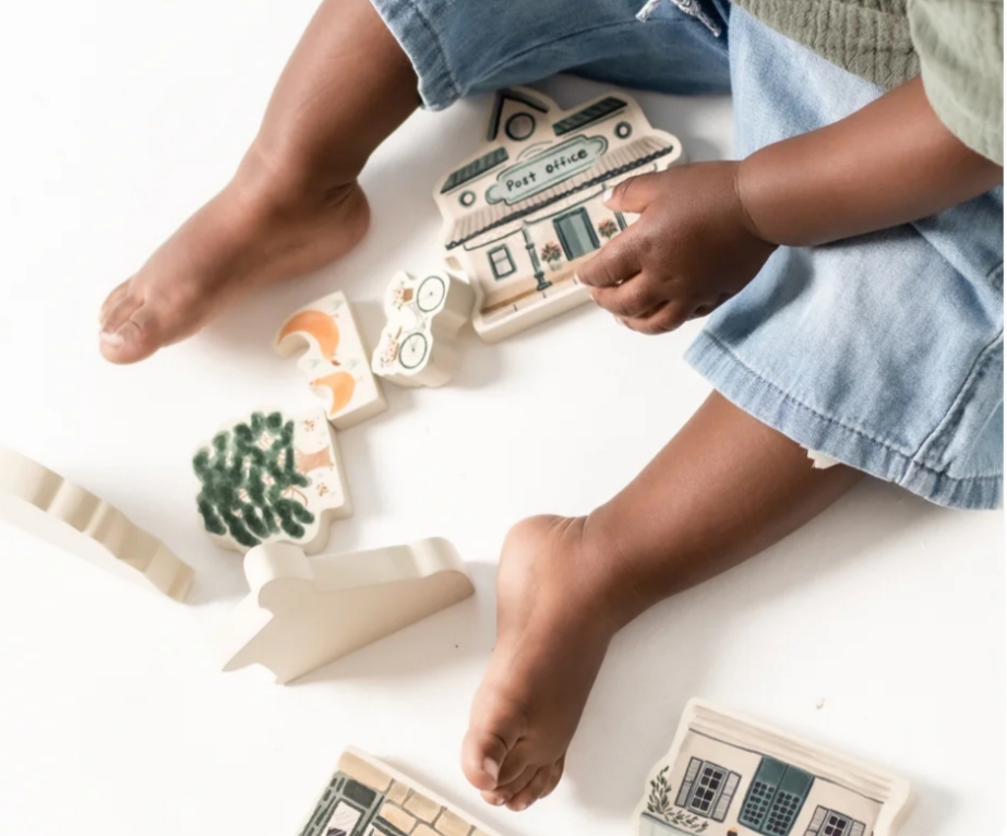 Main street Play set- 8 piece set
