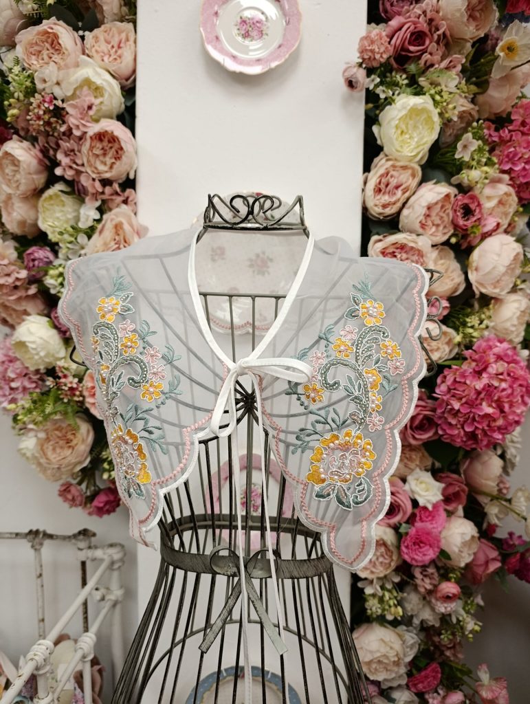 Fancy girl collar