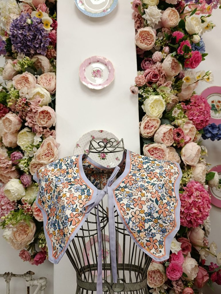 Floral collar