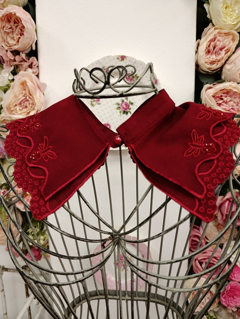 Red bead collar